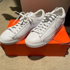 Nike Blazer Low SE Sneaker, white, size 9